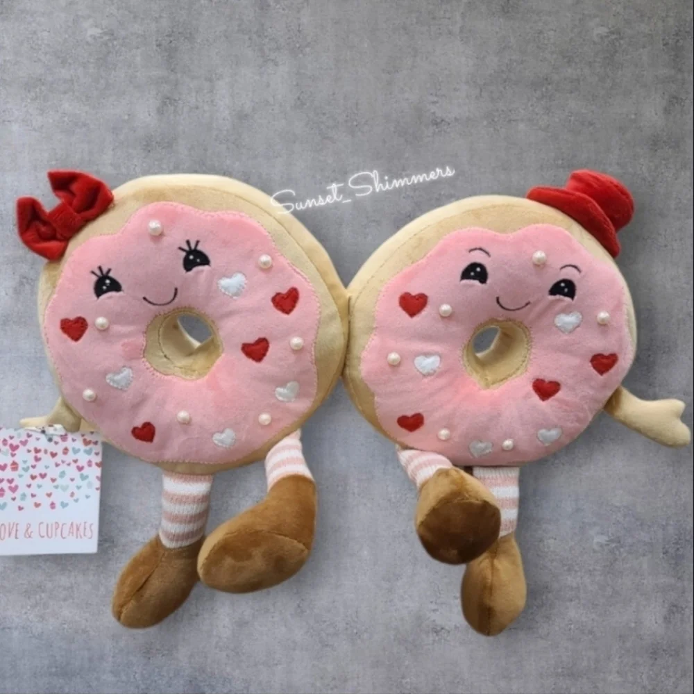 Valentines Day Couple Pink Donut Pair w/ Hearts & Pearls Shelf Sitter Decor NEW